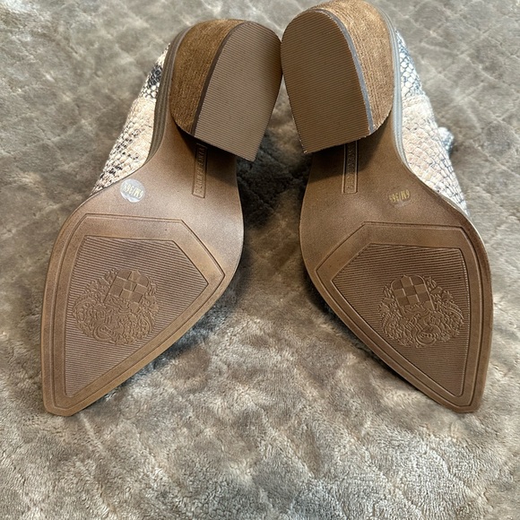 Vince Camuto Gigietta Booties - Picture 2 of 4